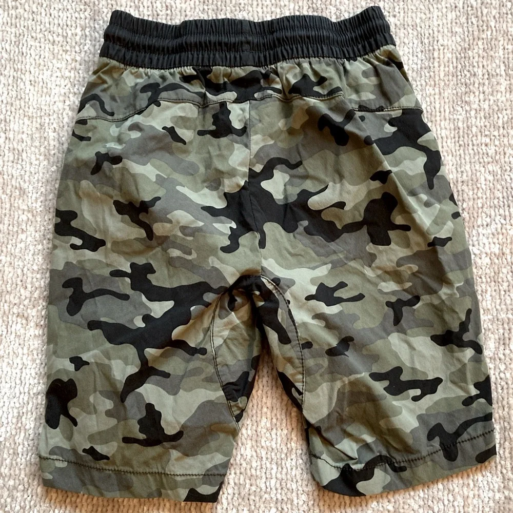GAP Kids Camo Print Shorts Zipper Pockets Elastic Waistband Black Green‎ Size XL